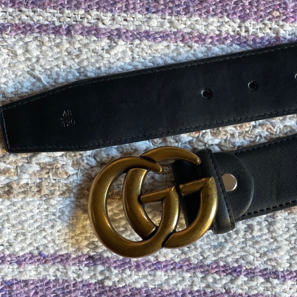 Non authentic Gucci belt